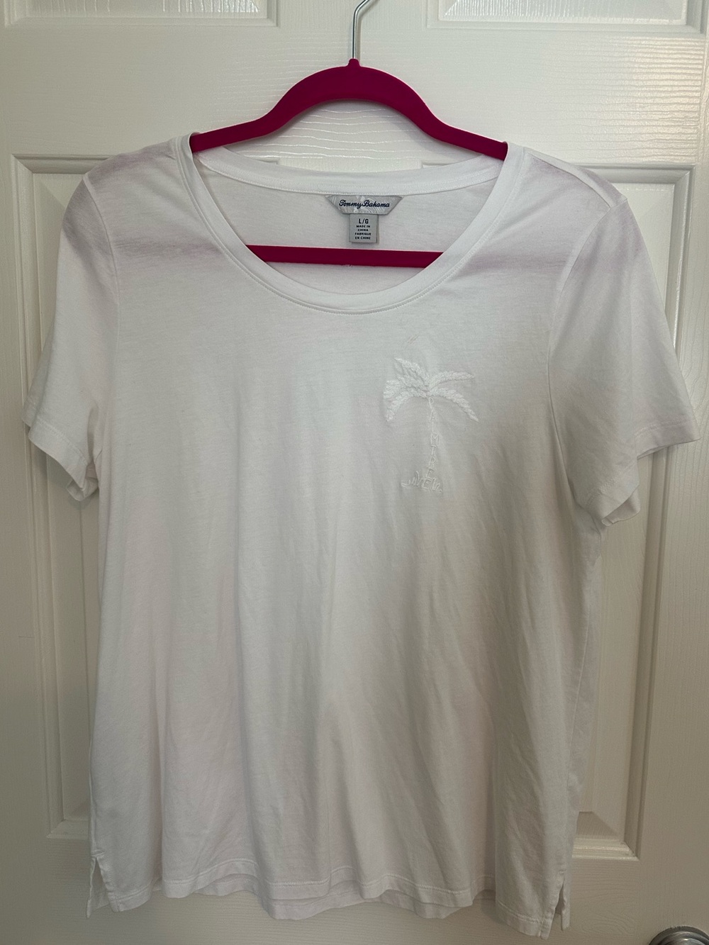 NWOT Tommy Bahama White Palm Embroidered Tee Size L